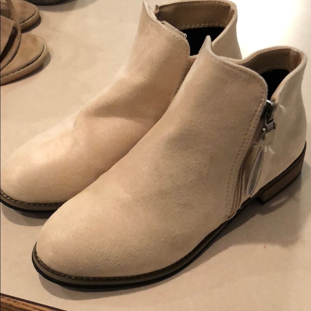 Cream Low Rise Booties - Picture 2 of 5